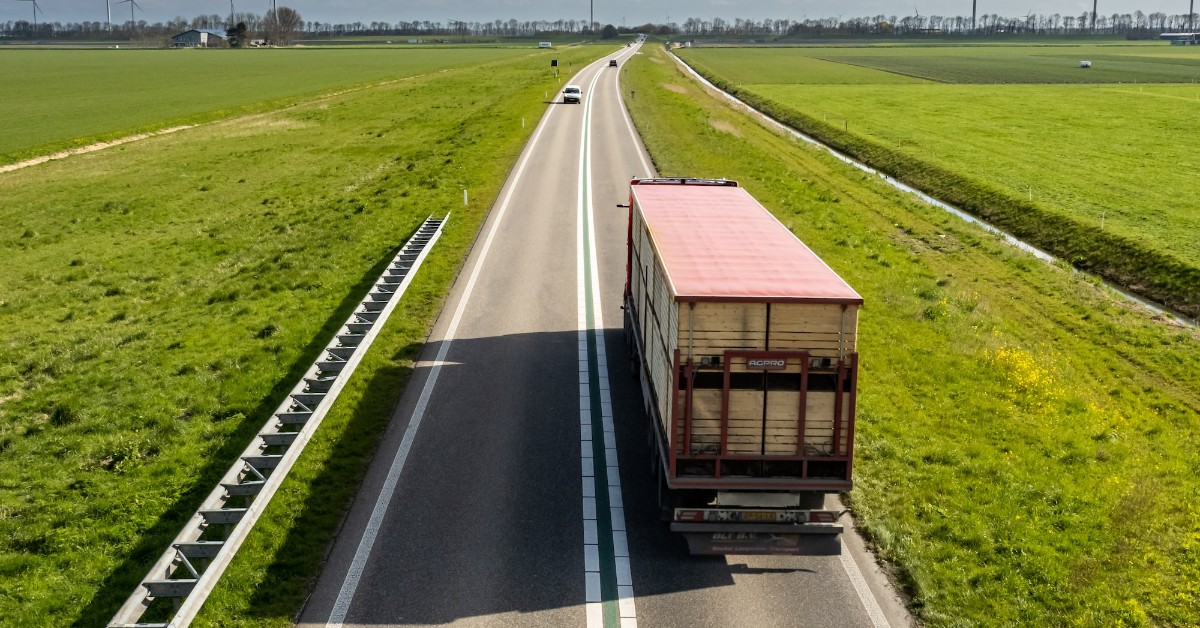 The Importance of Dry Van Transport in the Trucking Industry